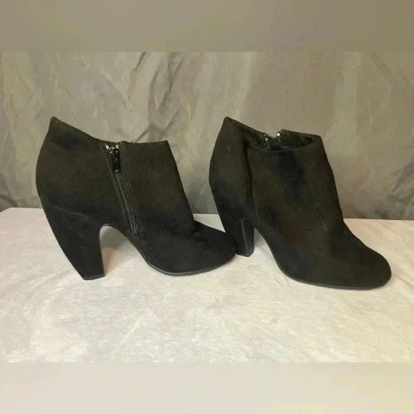 Olsenboye black booties - Picture 1 of 8